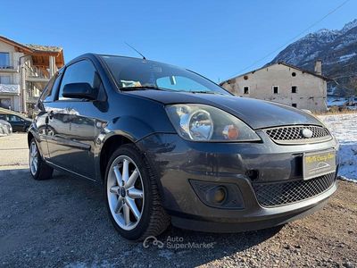 Usata Ford Fiesta Ghia 68 CV (50 kW) 2007 Grigio Berlina