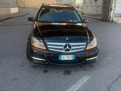 Usata Mercedes C200 136 CV (100 kW) 2011 Nero Station wagon