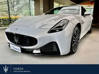 Usata Maserati Granturismo 489 CV (359 kW) 2023 Grigio cangiante fuoriserie Coupé