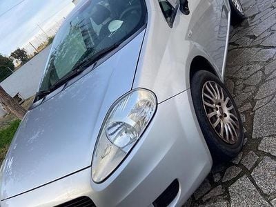 Usata Fiat Grande Punto 69 CV (50 kW) 2013 Grigio Utilitaria