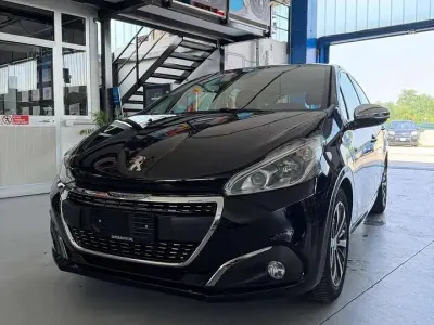 Usata Peugeot 208 Allure 82 CV (60 kW) 2017 Nero Utilitaria