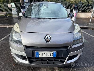 Usata Renault Scénic III 110 CV (80 kW) 2011 Grigio Monovolume