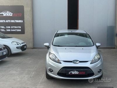 Usata Ford Fiesta Titanium 96 CV (70 kW) 2009 Grigio Utilitaria