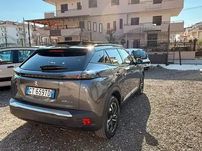 Usata Peugeot 2008 GT-line 131 CV (96 kW) 2024 Grigio SUV
