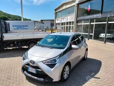 Usata Toyota Aygo Connect Style 72 CV (52 kW) 2020 Grigio Utilitaria