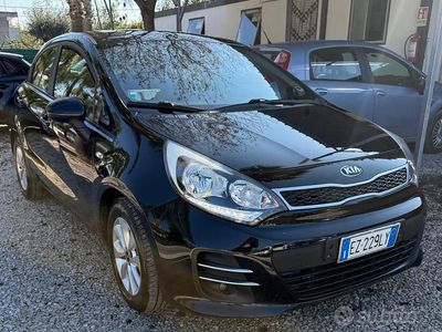 Usata Kia Rio 75 CV (55 kW) 2015 Nero Berlina