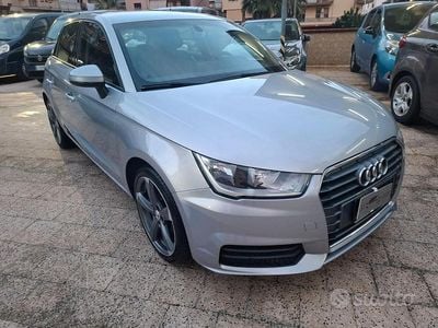 Käytetty Audi A1 Sportback Design 90 HP (66 kW) 2016 Hopea Viistoperä