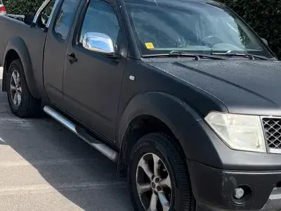 Usata Nissan Navara 175 CV (128 kW) 2006 Nero Pick-up