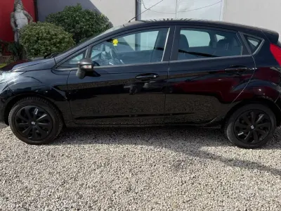 Usado Ford Fiesta 68 HP (50 kW) 2010 Preto Sedan