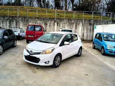 Usata Toyota Yaris 69 CV (50 kW) 2014 Bianco Utilitaria