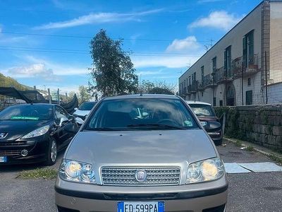 Usata Fiat Punto 77 CV (56 kW) 2010 Grigio Utilitaria