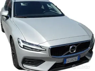 Usata Volvo V60 Business Edition 197 CV (144 kW) 2021 Grigio Station wagon