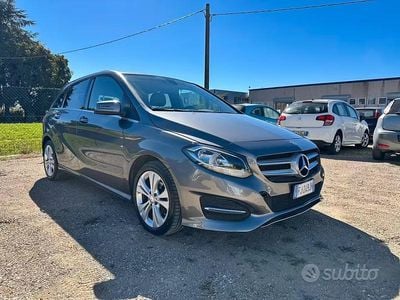 Käytetty Mercedes B180 Business 109 HP (80 kW) 2017 Harmaa Tila-auto