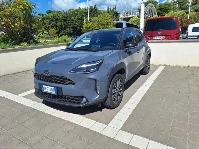 Usata Toyota Yaris Cross Sport 92 CV (67 kW) 2025 Grigio SUV