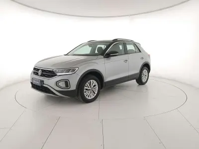 Usata VW T-Roc Life 116 CV (85 kW) 2025 Pyrit silver metallizzato nero SUV