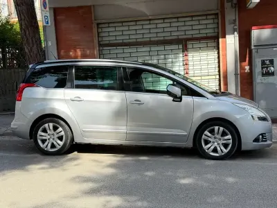 Usata Peugeot 5008 Allure 111 CV (81 kW) 2011 Monovolume