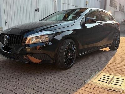 Usata Mercedes A180 Executive 122 CV (89 kW) 2014 Nero Berlina