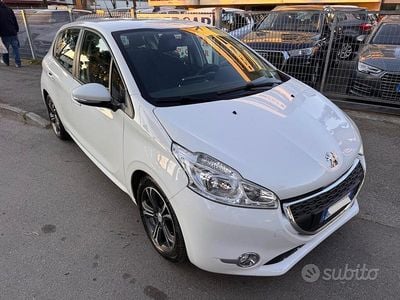 Usata Peugeot 208 68 CV (50 kW) 2015 Bianco Utilitaria