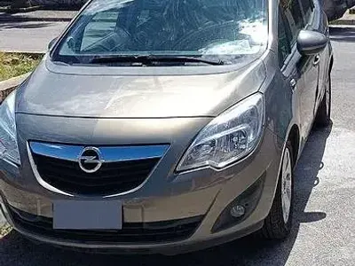 Usata Opel Meriva 101 CV (74 kW) 2012 Grigio Monovolume