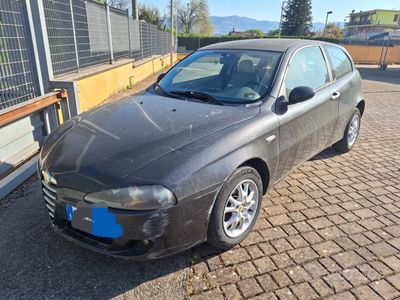 usata Alfa Romeo 147 Dist. 1.9 Jtd 5 porte 150cv - 2005