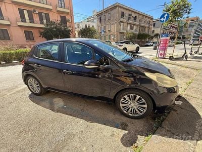 Usata Peugeot 208 Active 75 CV (55 kW) 2015 Blu Utilitaria