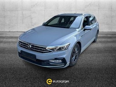 Usata VW Passat Executive 200 CV (147 kW) 2023 Grigio pastello Station wagon
