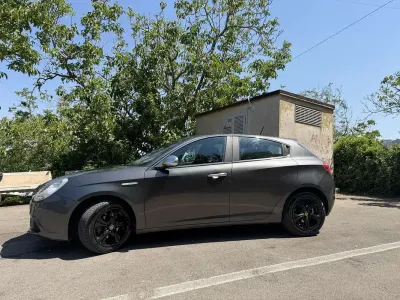 Usata Alfa Romeo Giulietta Distinctive 105 CV (77 kW) 2011 Grigio Utilitaria