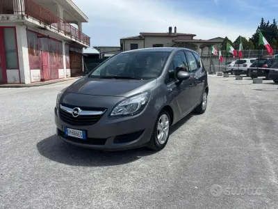 Usado Opel Meriva 120 CV (88 kW) 2017 Gris Monovolumen
