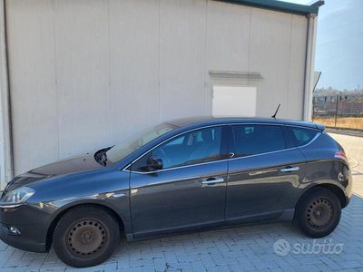 Usata Lancia Delta Platinum 120 CV (88 kW) 2013 Grigio Utilitaria