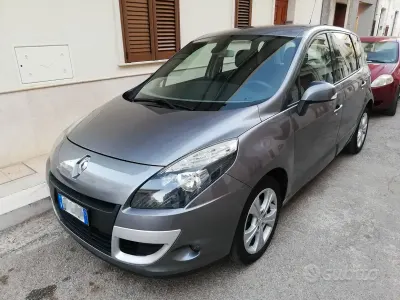 Usata Renault Scénic III XMOD 110 CV (80 kW) 2010 Grigio Monovolume