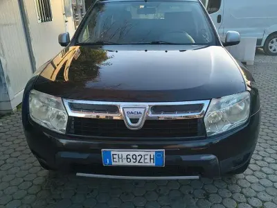 Usata Dacia Duster Lauréate 110 CV (80 kW) 2011 Nero SUV