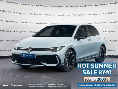Nuova VW Golf VIII R-line Plus 150 CV (110 kW) 2026 Crystal ice blue Utilitaria