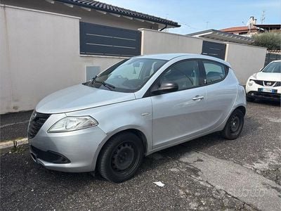 Begagnad Lancia Ypsilon 60 HK (44 kW) 2015 Grå Halvkombi