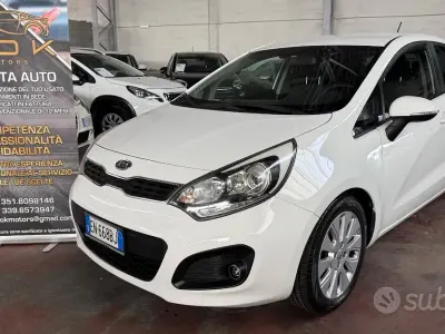 Käytetty Kia Rio EX 90 HP (66 kW) 2012 Valkoinen Sedan
