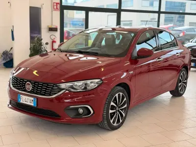 Usata Fiat Tipo Lounge 95 CV (69 kW) 2017 Rosso Berlina