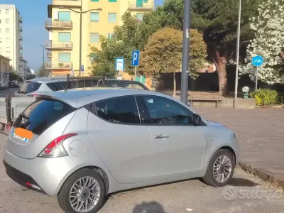 Usata Lancia Ypsilon 95 CV (69 kW) 2012 Grigio Utilitaria