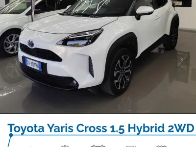 Usata Toyota Yaris Lounge 92 CV (67 kW) 2022 Bianco Utilitaria