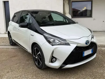 Gebraucht Toyota Yaris Hybrid Edition 73 PS (53 kW) 2019 Weiß Limousine