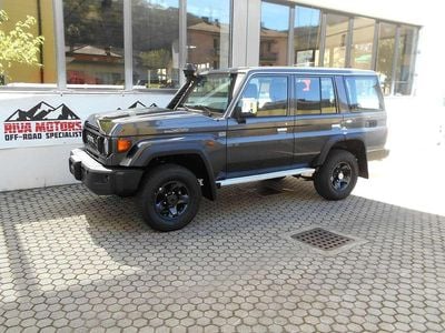 Nuova Toyota Land Cruiser 230 CV (169 kW) 2026 Grigio SUV