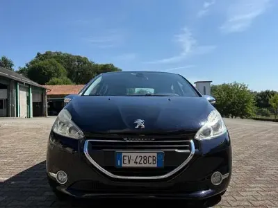Usata Peugeot 208 Allure 68 CV (50 kW) 2014 Nero Utilitaria