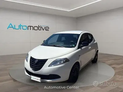 Usata Lancia Ypsilon 69 CV (50 kW) 2015 Bianco Utilitaria