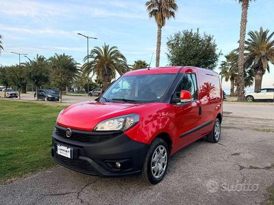 Usata Fiat Doblò Easy 120 CV (88 kW) 2018 Rosso Monovolume