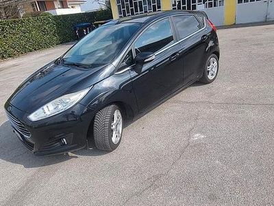 Usata Ford Fiesta 75 CV (55 kW) 2015 Nero Berlina