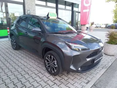 Nuova Toyota Yaris Cross Trend 92 CV (67 kW) 2026 Grigio scuro SUV