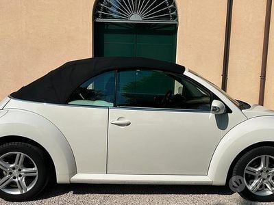 Usata VW New Beetle 102 CV (75 kW) 2007 Bianco Utilitaria