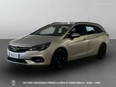 Usata Opel Astra Ultimate 122 CV (89 kW) 2020 0b argento luna metallizzato Station wagon