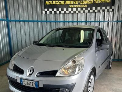 Usata Renault Clio II 85 CV (62 kW) 2006 Grigio Berlina