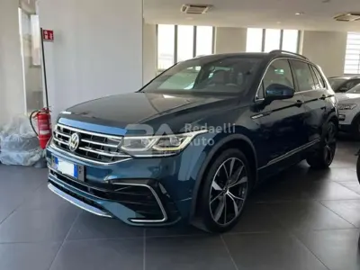 Usata VW Tiguan R-line 150 CV (110 kW) 2022 Blu/azzurro SUV