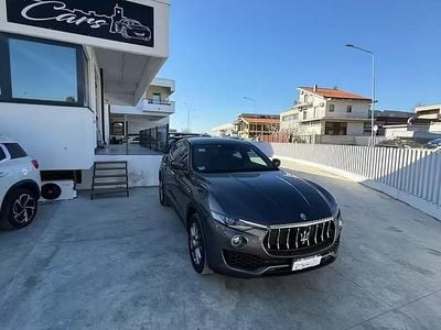 Begagnad Maserati Levante 275 HK (202 kW) 2019 Grå SUV