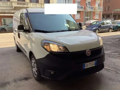 Usata Fiat Doblò Lounge 105 CV (77 kW) 2021 Bianco Monovolume